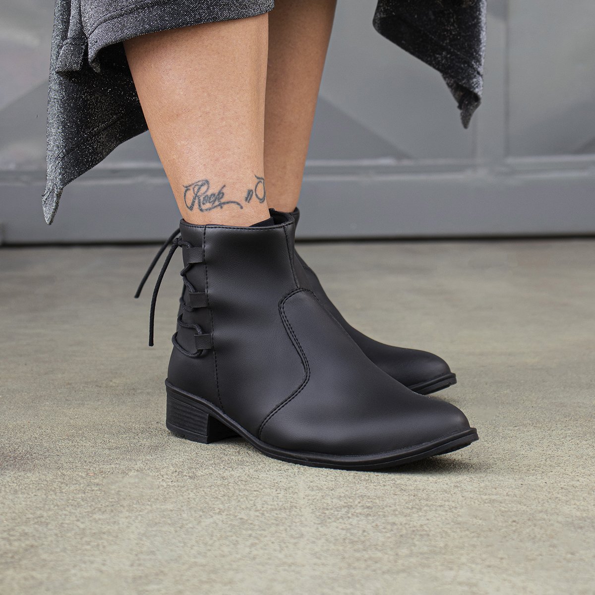 Bota Casual Feminina Bredeni Coturno Salto Baixo Ziper Lateral Detalhe Amarrar Conforto Dia a Dia Preto 6