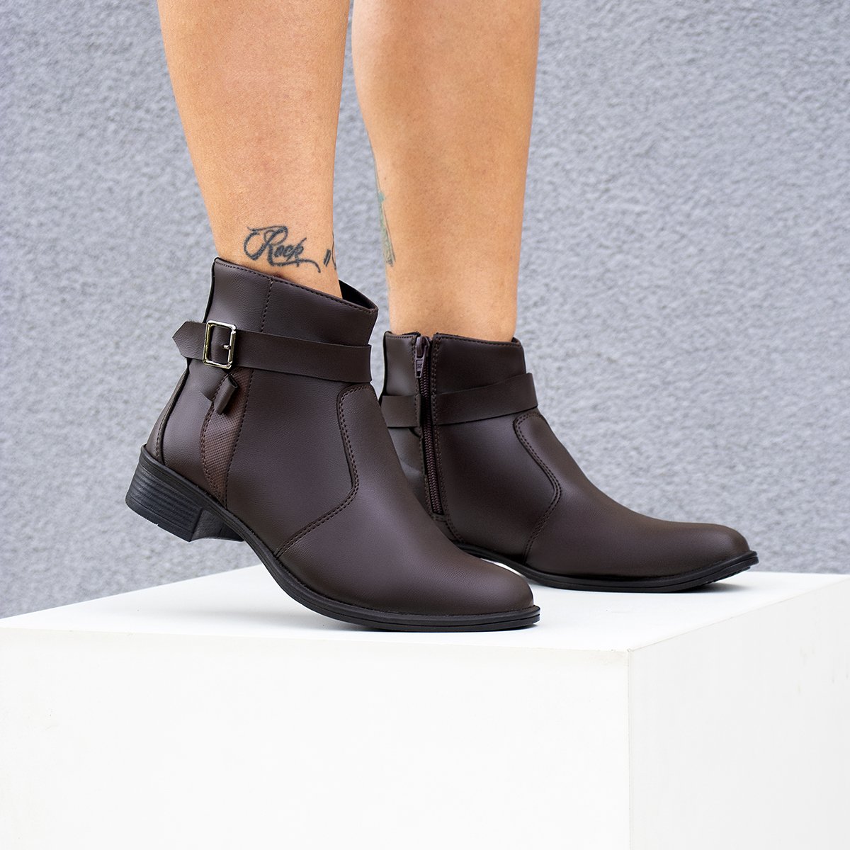 Bota Casual Feminina Bredeni Cano Curto Salto Baixo Bloco Grosso Confortavel Leve Ziper Fivela Marrom 6