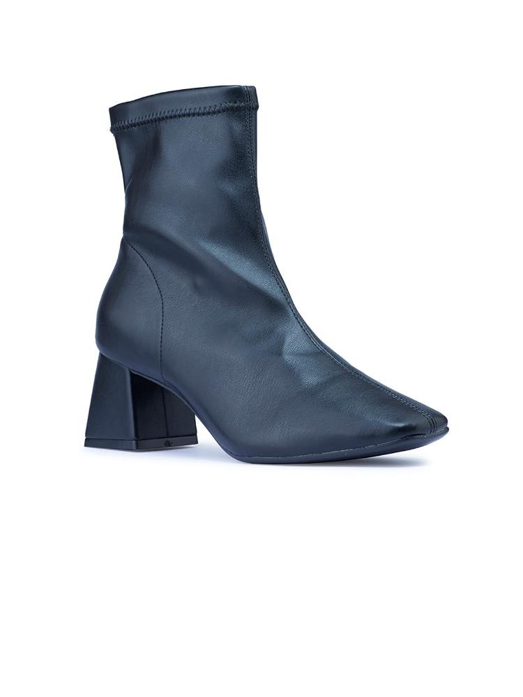 Bota Feminina Bebecê Bico Quadrado Recortes Preto 3
