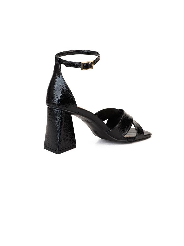 Sandalia Bebecê Salto bloco Tiras Cruzadas Preto 4