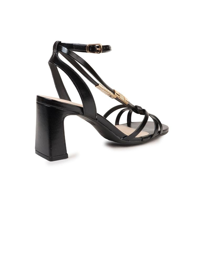 Sandália Bebecê Salto Bloco com Tiras e Detalhe Metalizado Preto 4