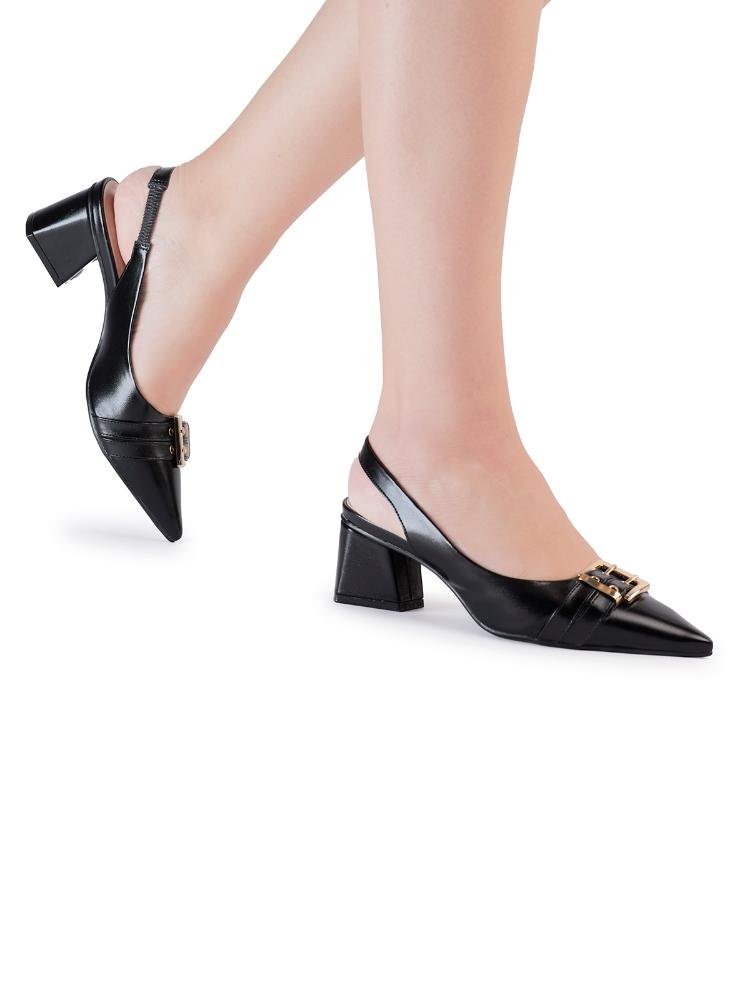 Scarpin Bebecê Salto Bloco Com Bico Fino E Fivela Decorativa