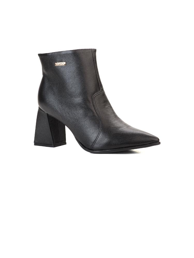 Bota Bebecê Ankle Boot Bico Fino em Couro com Placa de Metal Delicada Preto 3