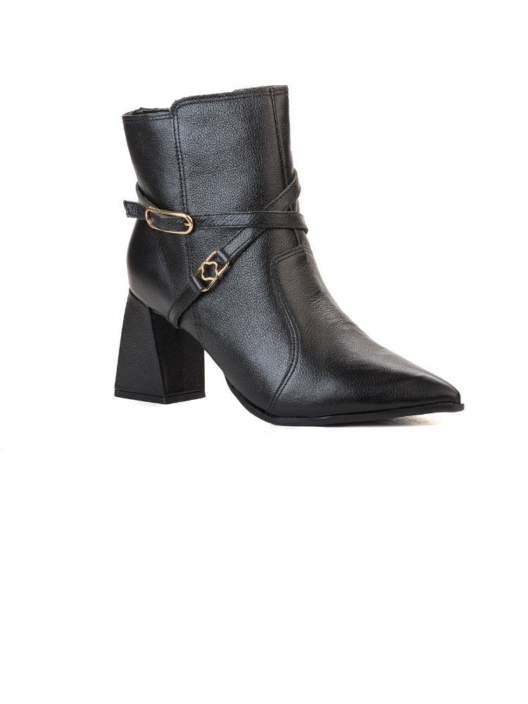 Bota Bebecê Bico Fino em Couro com Pulseira de Metais Preto 3
