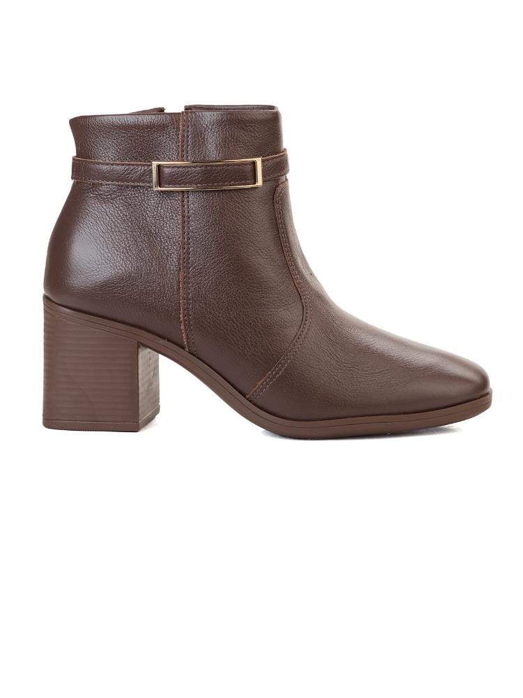 Bota Bebecê Ankle Boot em Couro Bico Redondo com Enfeite Minimalista