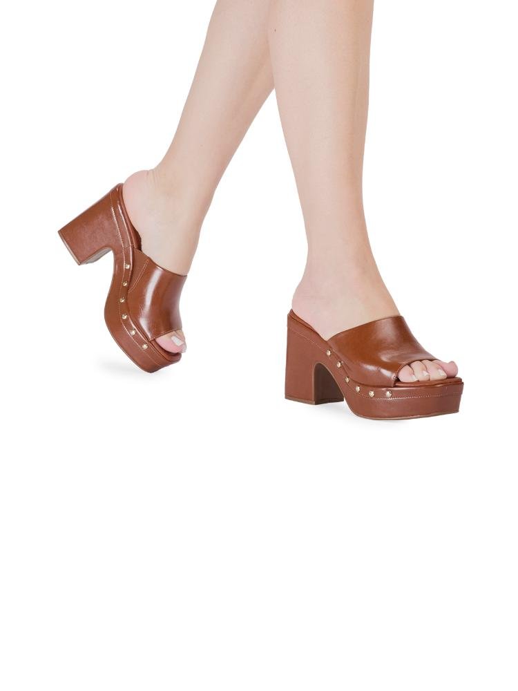 Tamanco Bebecê Clog Com Tachas Marrom 2