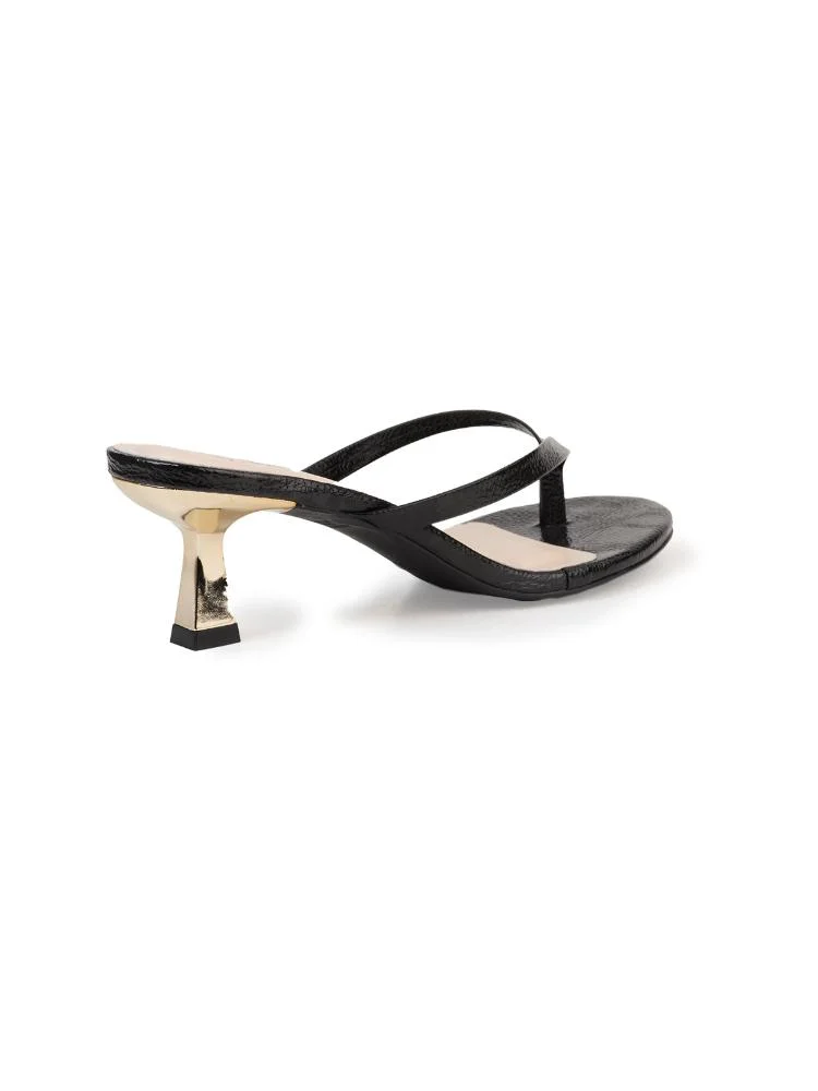 Tamanco Bebecê Minimalista com Salto Fino e Tiras Delicadas Preto 4