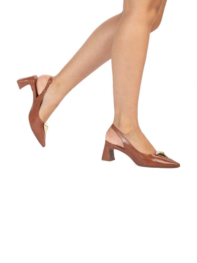 Scarpin Slingback Bebecê Salto Bloco Com Enfeite Triangular Marrom 2
