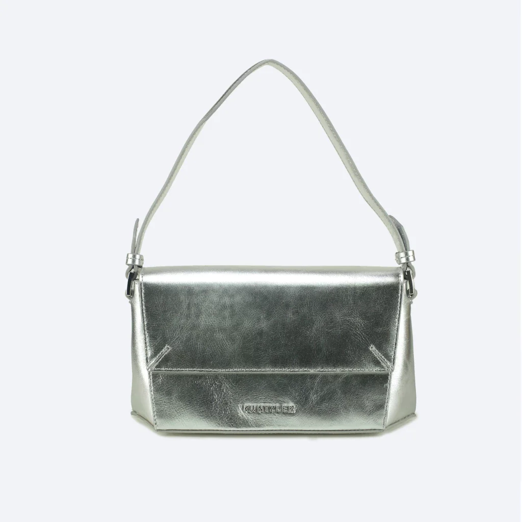 Bolsa Cleo em Couro Metalizado Cor Prata