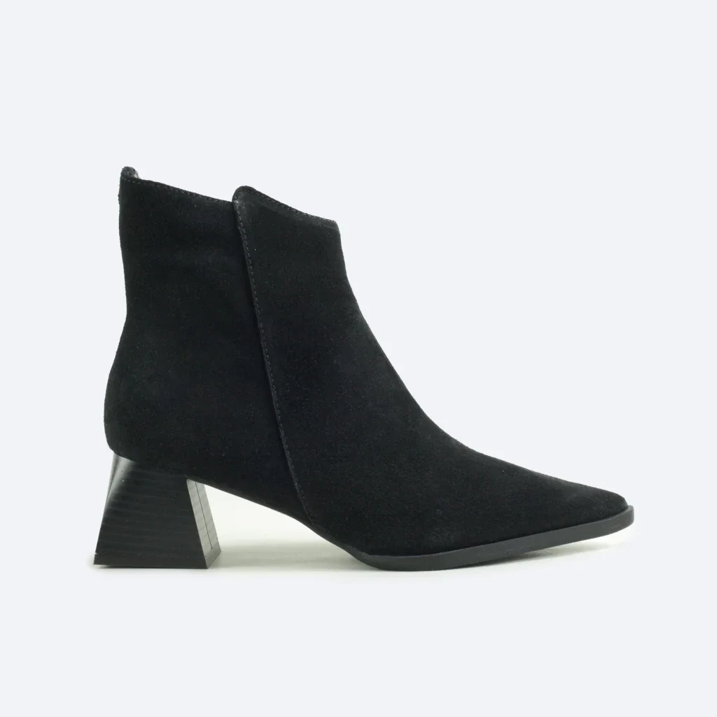 Bota Iris em Couro Camurça Cor Preto
