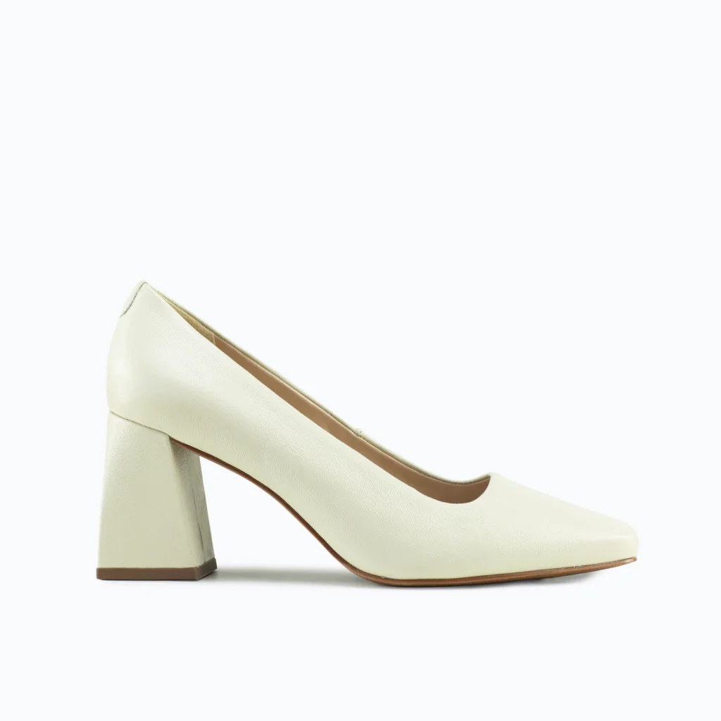 Scarpin Monique em Couro Cor Off White