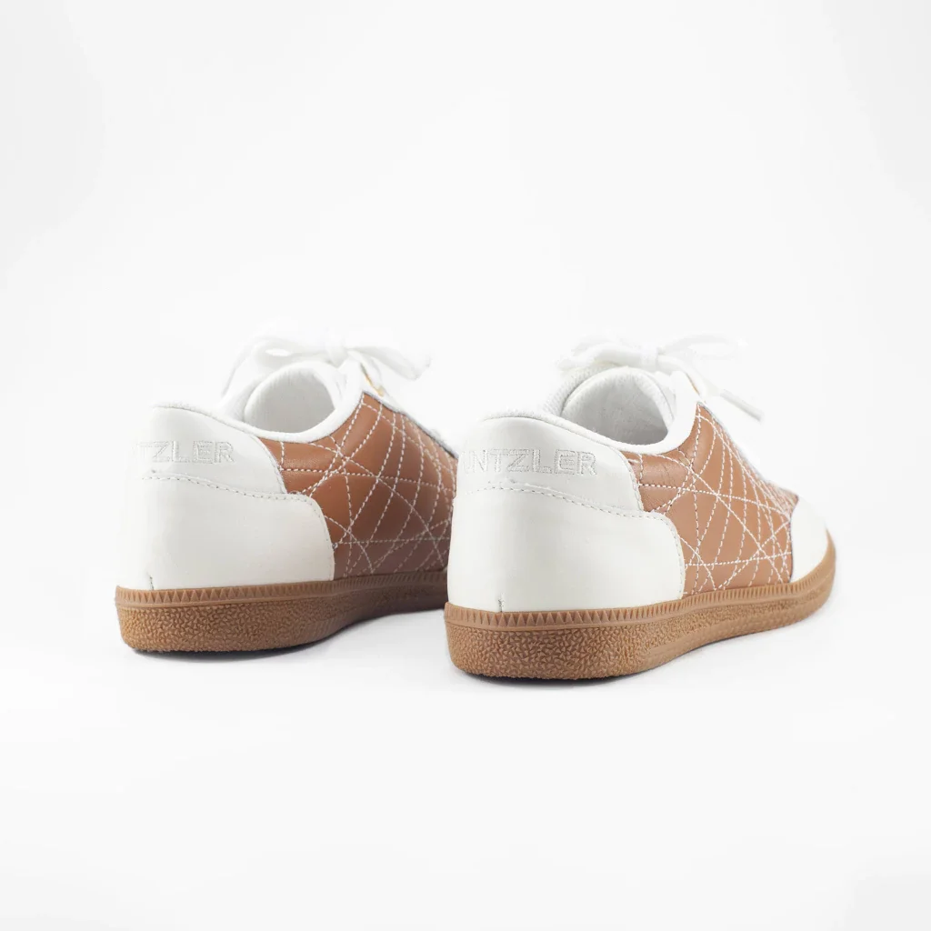 Tênis Cassey em Couro com Tecido Favo Cor Off White/Caramelo Marrom 3