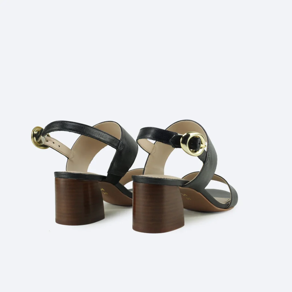 Sandália Helena em Couro na Cor Preta Preto 3