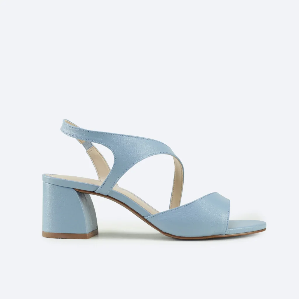 Sandália Isabela em Couro na Cor Azul Céu