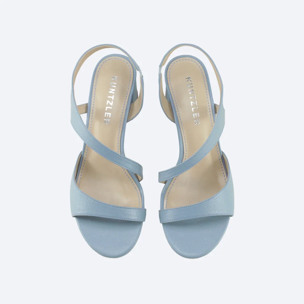 Sandália Isabela em Couro na Cor Azul Céu Azul 2