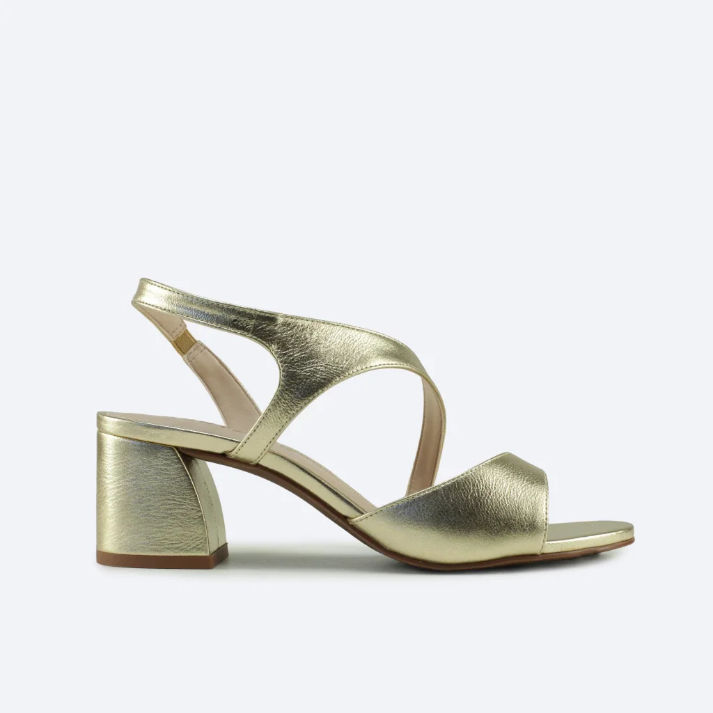 Sandália Isabela em Couro na Cor Dourada