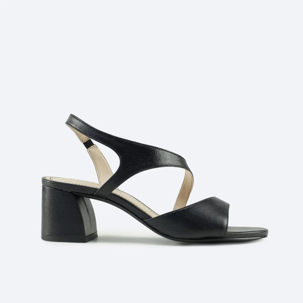 Sandália Isabela em Couro na Cor Preta