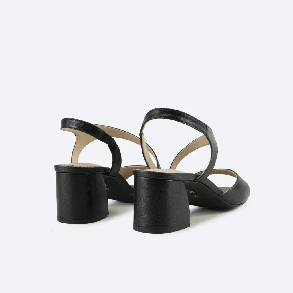 Sandália Isabela em Couro na Cor Preta Preto 3