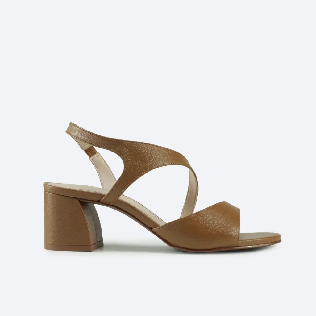 Sandália Isabela em Couro na Cor Caramelo