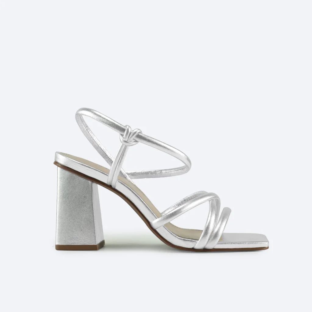 Sandália Olívia em Couro na Cor Prata