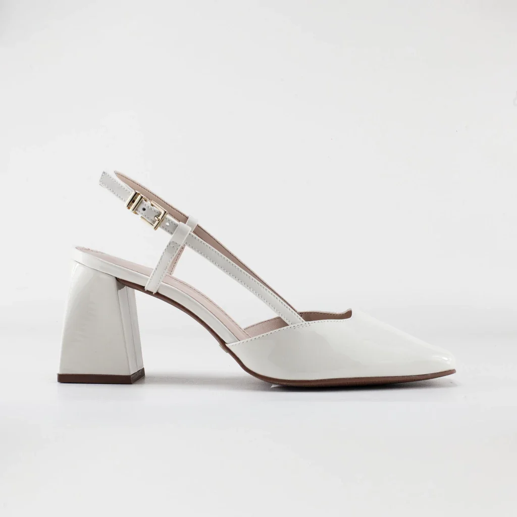 Slingback Amber em Couro Verniz Cor Off White