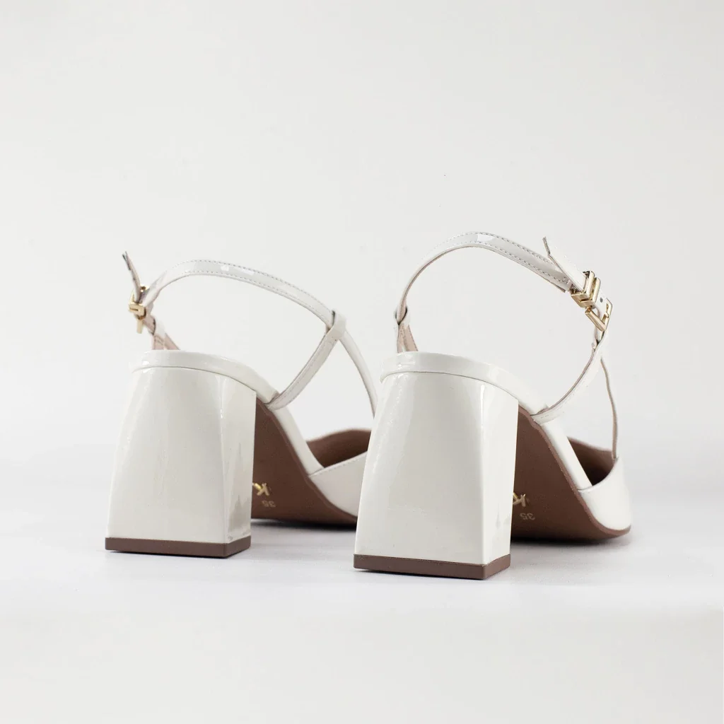 Slingback Amber em Couro Verniz Cor Off White Branco 4