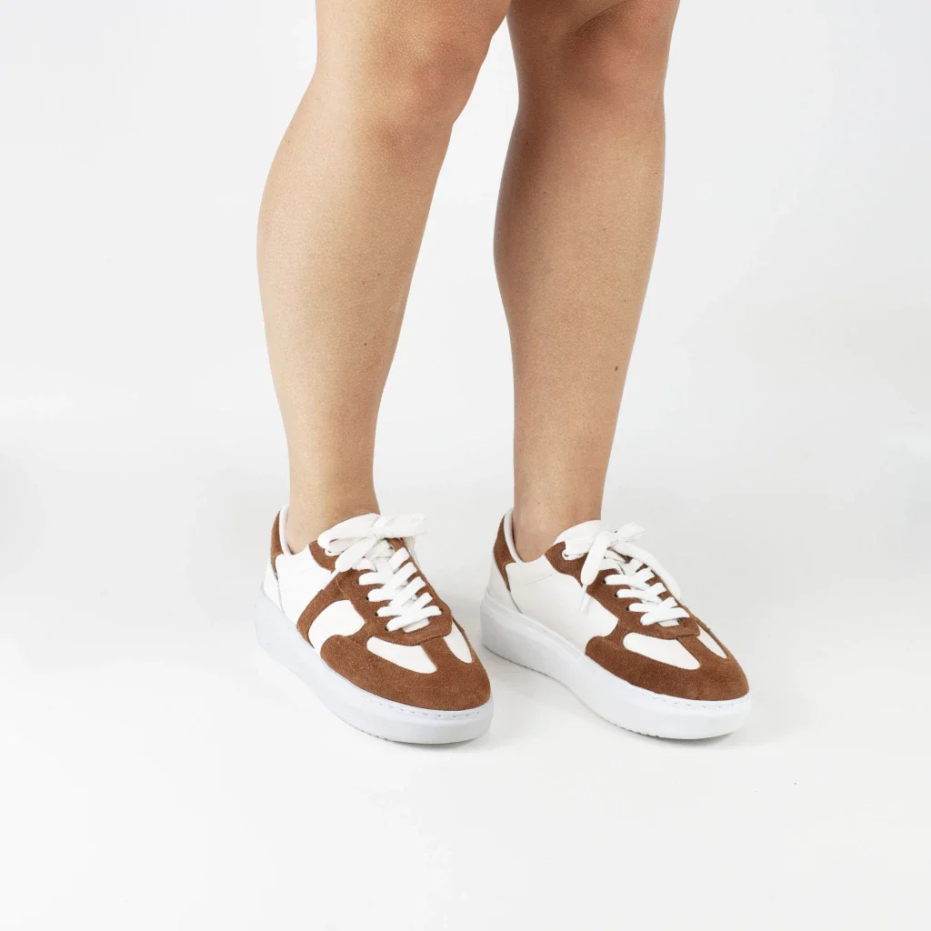Tênis Ruby em Couro em detalhes Camurção Cor Caramelo/Couro Off White Branco/Marrom 4