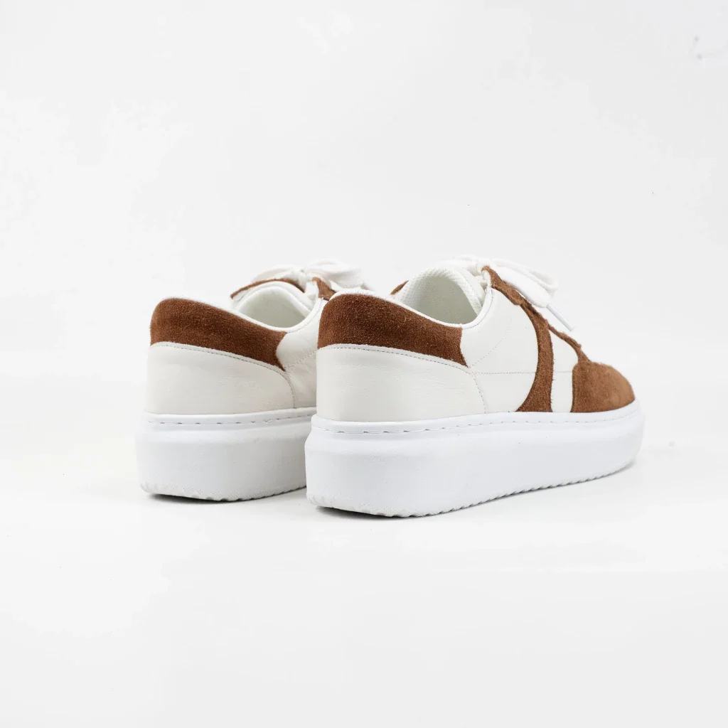 Tênis Ruby em Couro em detalhes Camurção Cor Caramelo/Couro Off White Branco/Marrom 2