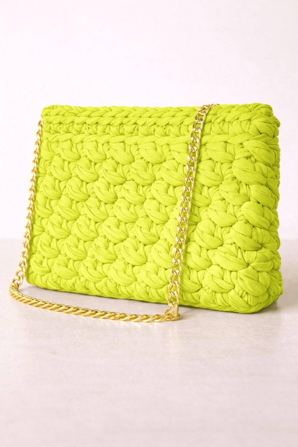 Bolsa de croche Feminina transversal Feita a mao com alca de corrente