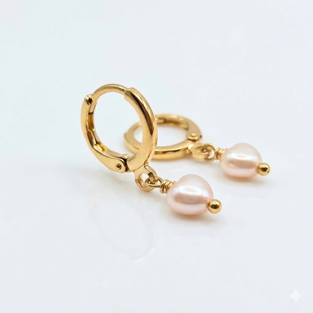 BRINCO INFANTIL ARGOLA CORACAO DE PEROLA -  BANHADO EM OURO 18K