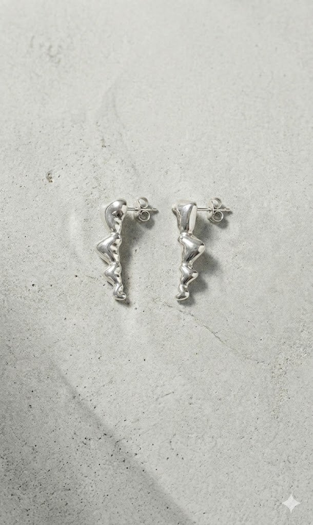 Brinco Ear Cuff Corações Lisos Banhado a Ródio Branco