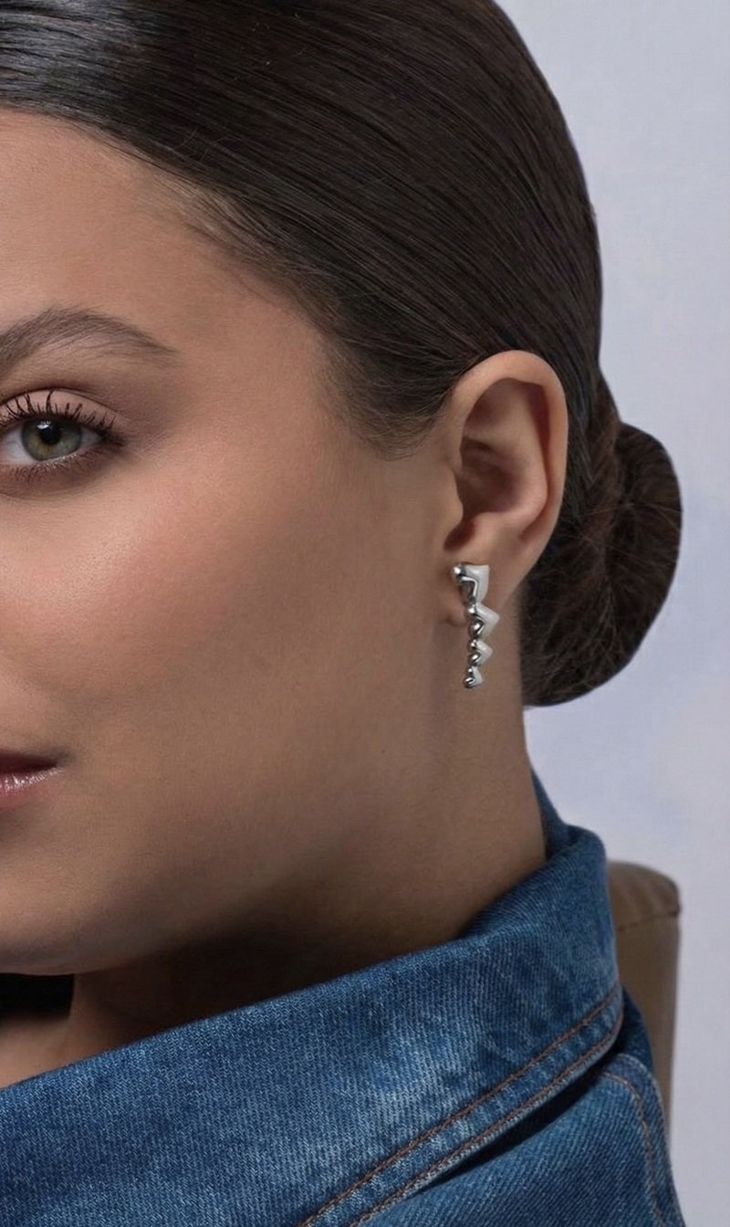Brinco Ear Cuff Corações Lisos Banhado a Ródio Branco Prata 2