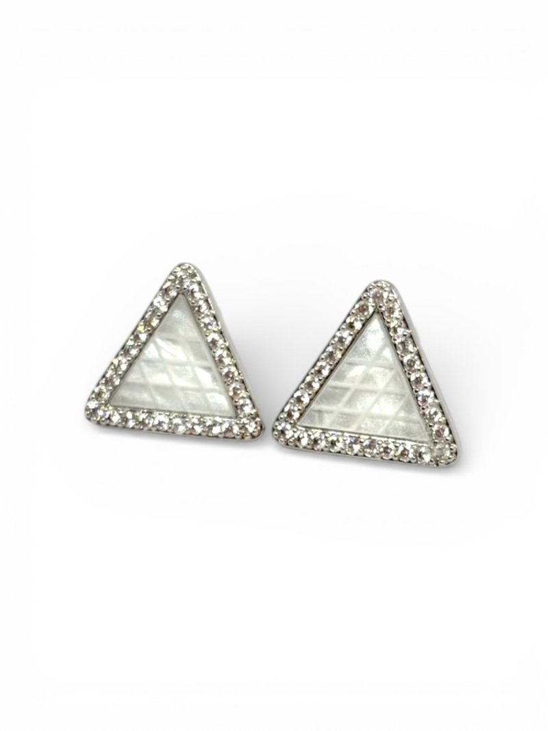 BRINCO TRIANGULO MADRE PÉROLA RÓDIO