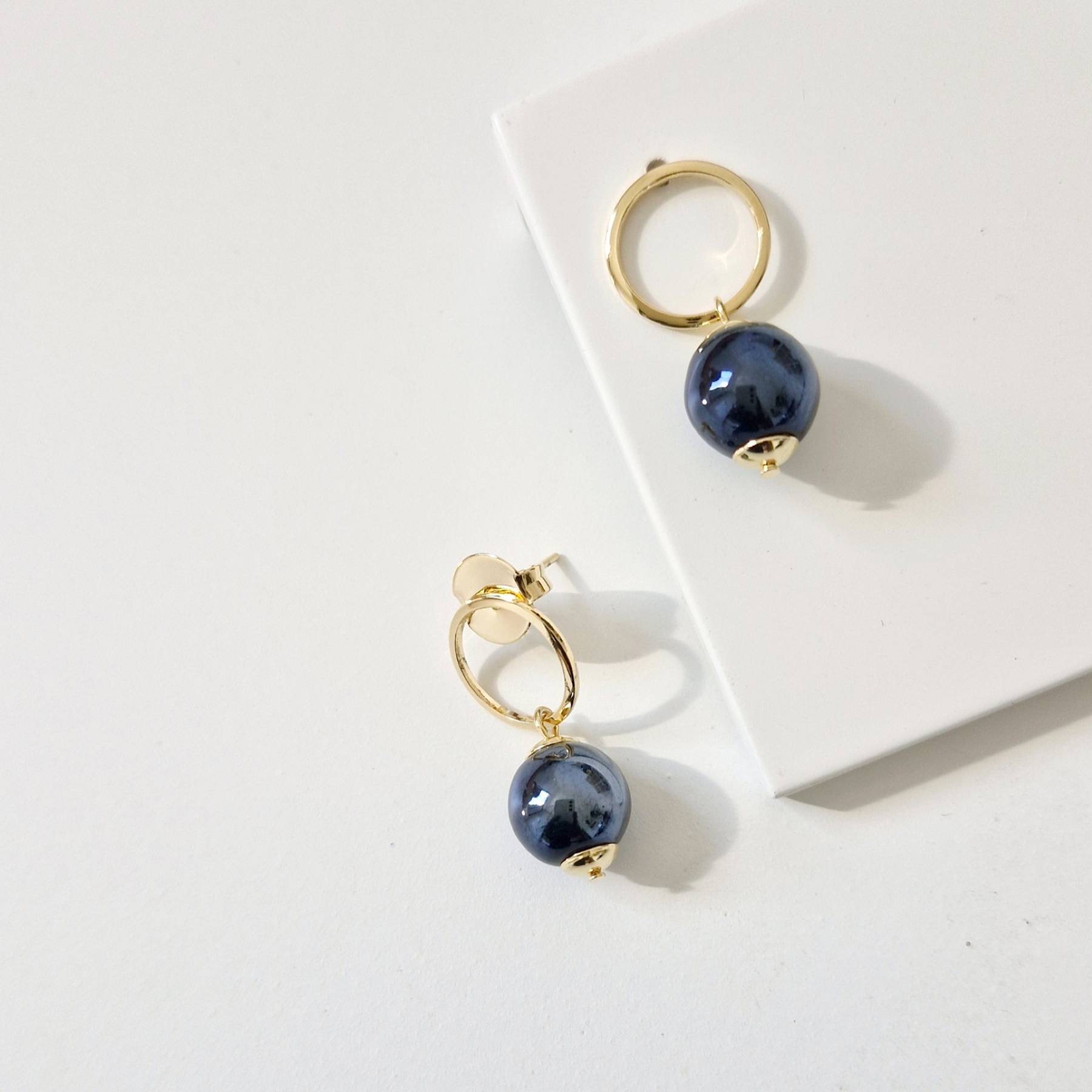 Brinco Basic Navy Blue Dourado 2