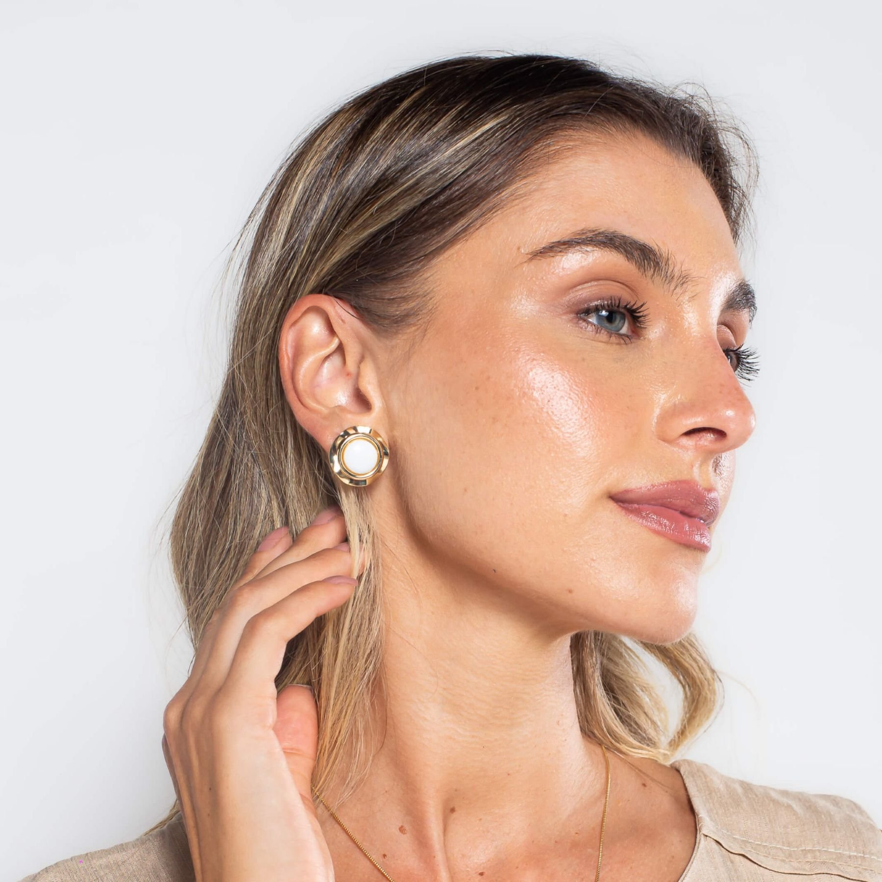 Brinco Verona Branco Dourado 2