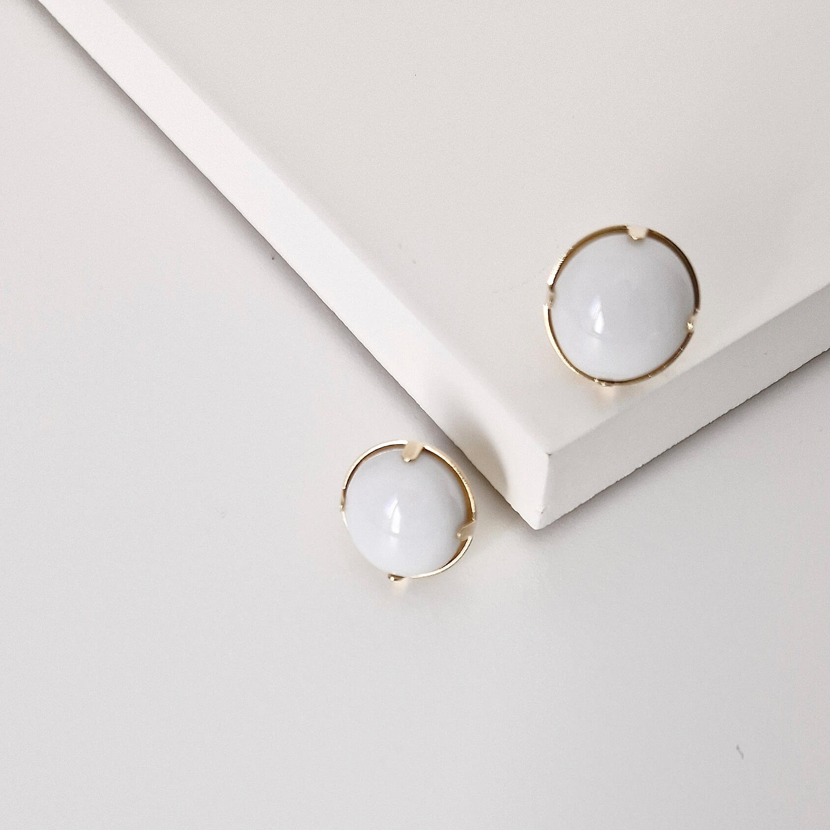 Brinco Lustre Branco Dourado 2