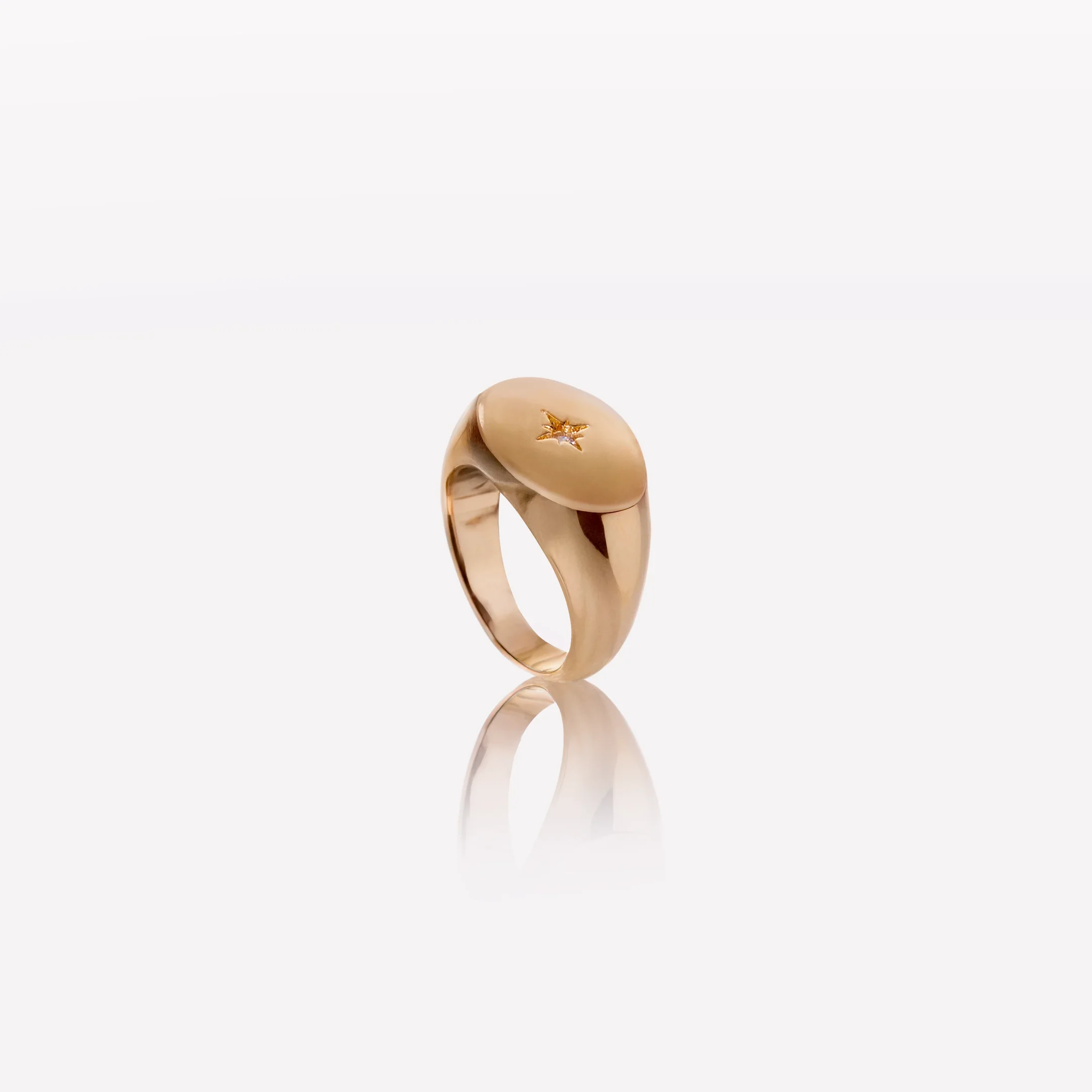 Estrela - Anel oval com estrela branca  Ouro