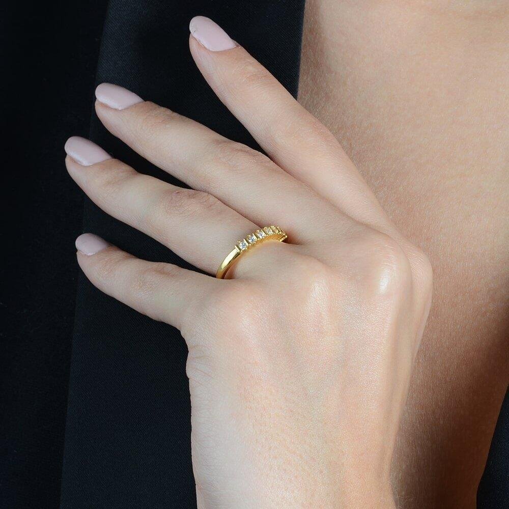 Anel Aparador de Aliança Dourado com 7 Zircônias Dourado 4