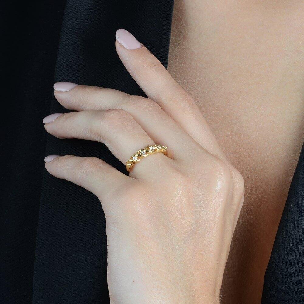 Anel Dourado Meia Aliança 5 Pedras de Zircônia Dourado 4