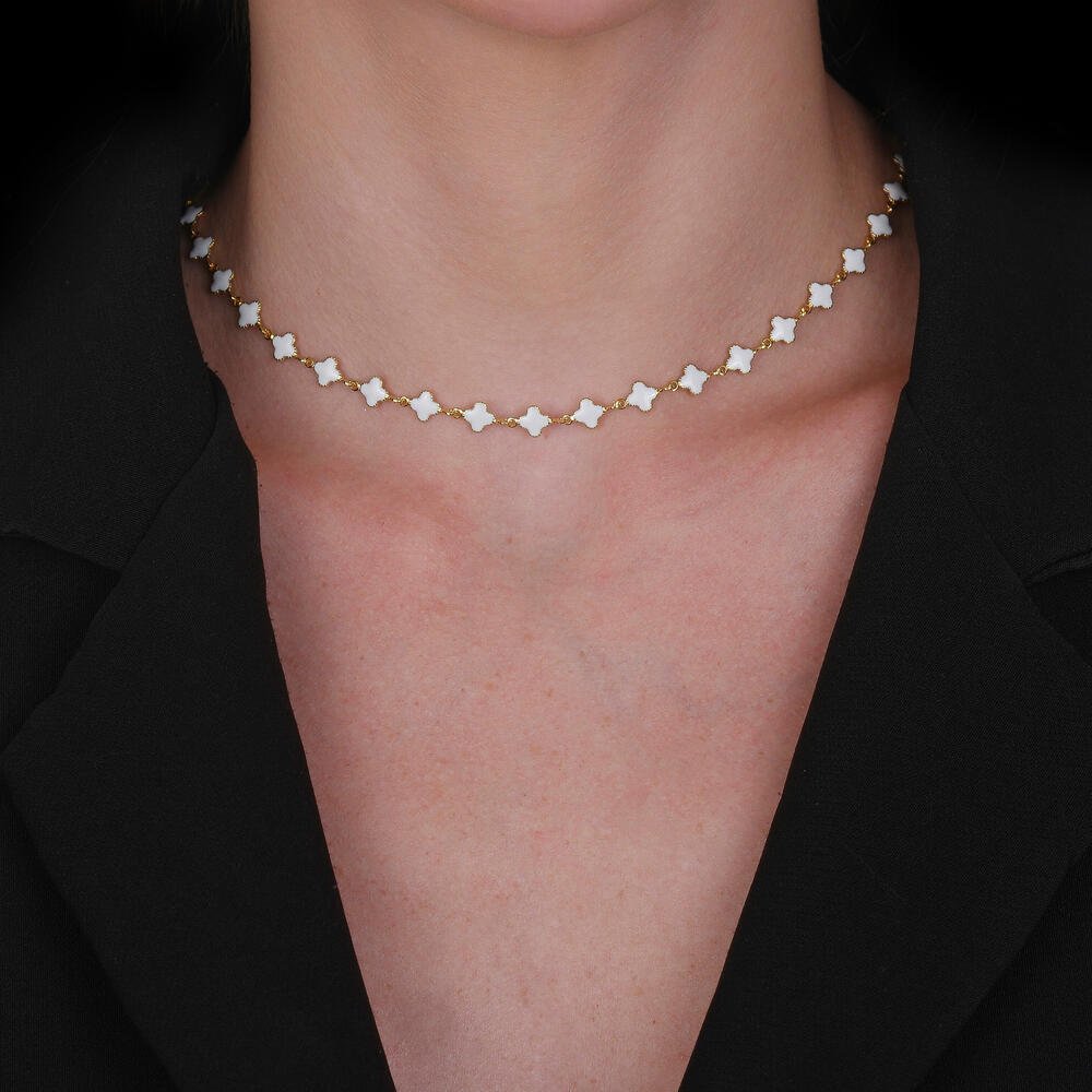 Colar Dourado com Trevos Brancos Dourado 2