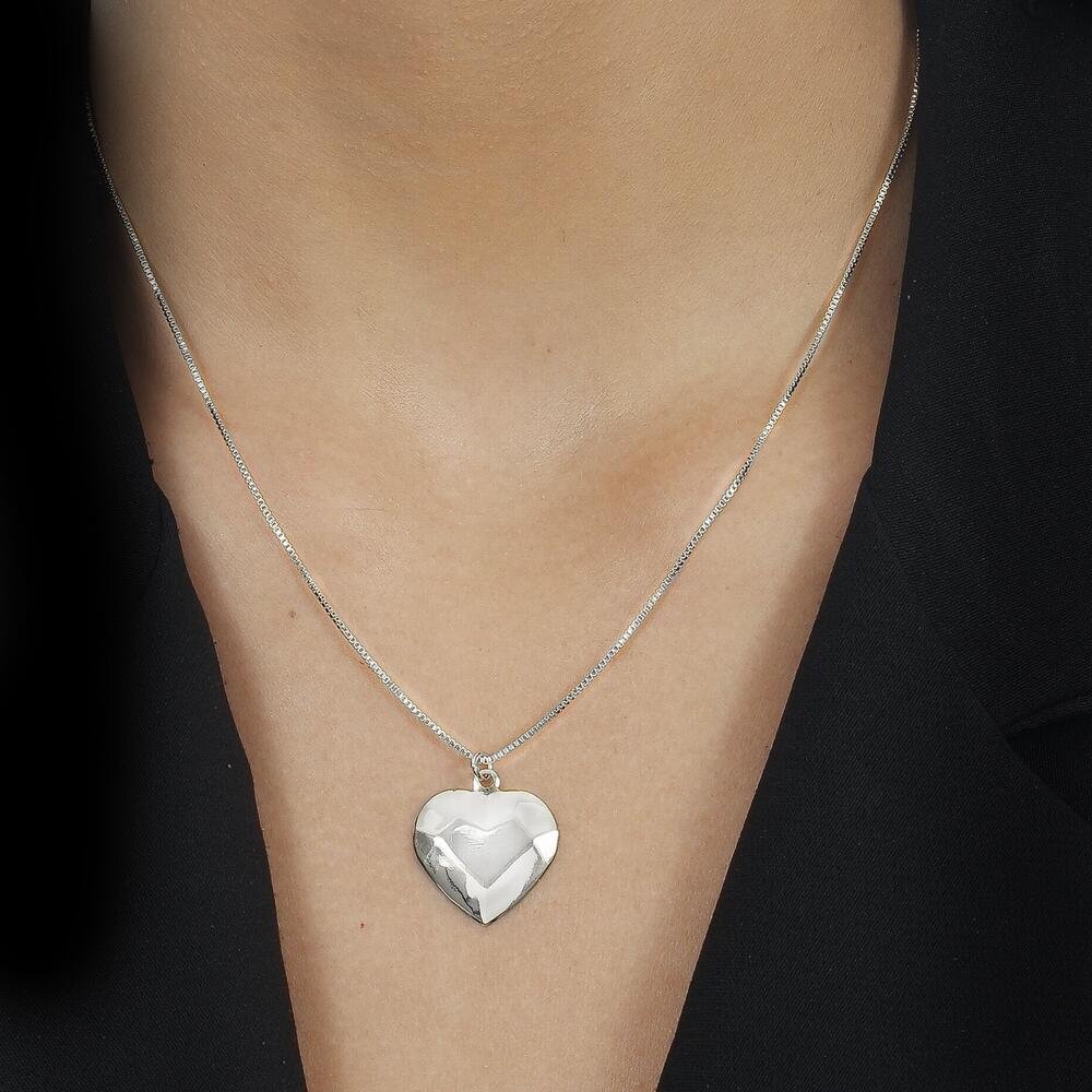 Colar Prateado de Coração Traços Retos Prata 2