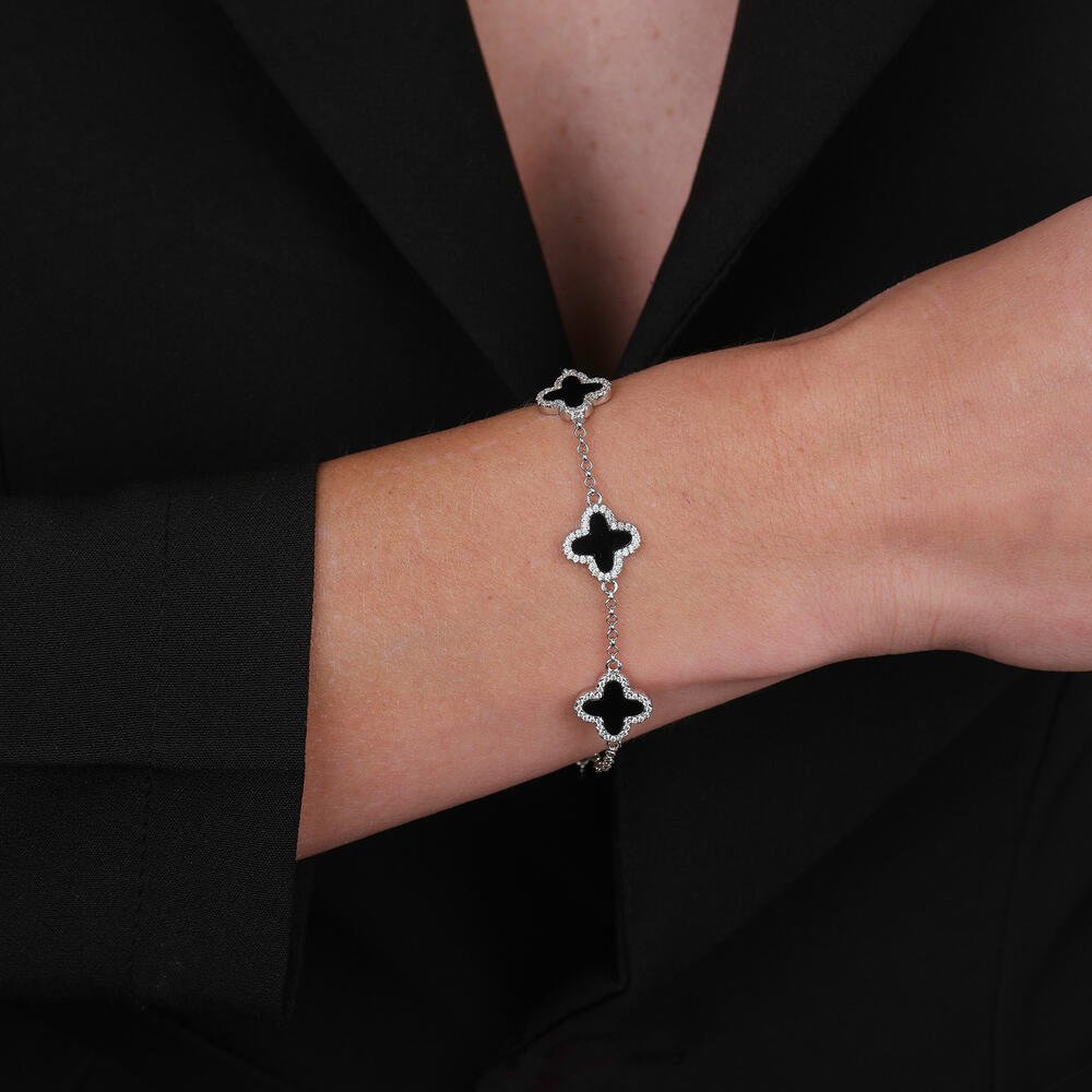 Pulseira Prateada de Trevos Pretos Cravejados de Zircônia Dourado 2