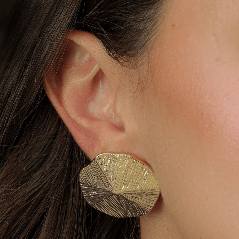 Brinco Dourado de Círculo Assimétrico com Ranhuras Dourado 2