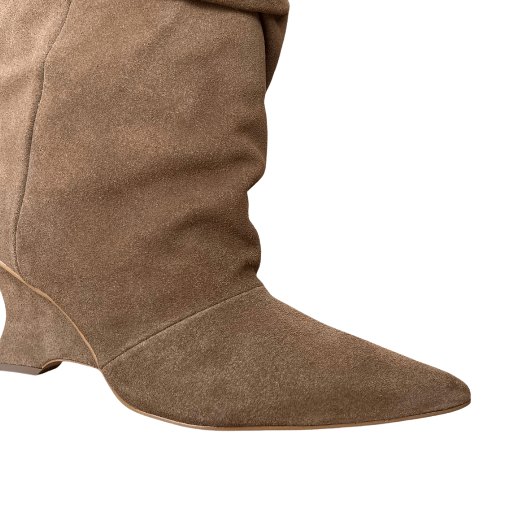 Bota Cecconallo FEminina Slouchy Pecan Couro Camurça Bege 3