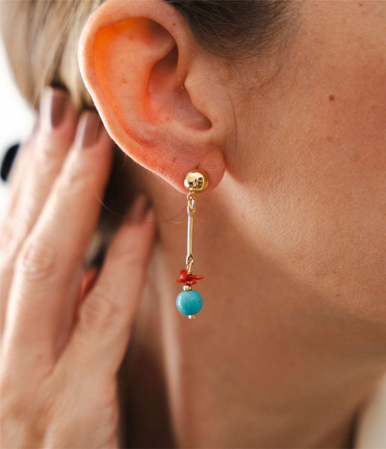 Brinco palito com banho de ouro 18k, turquesa e coral Ouro 2