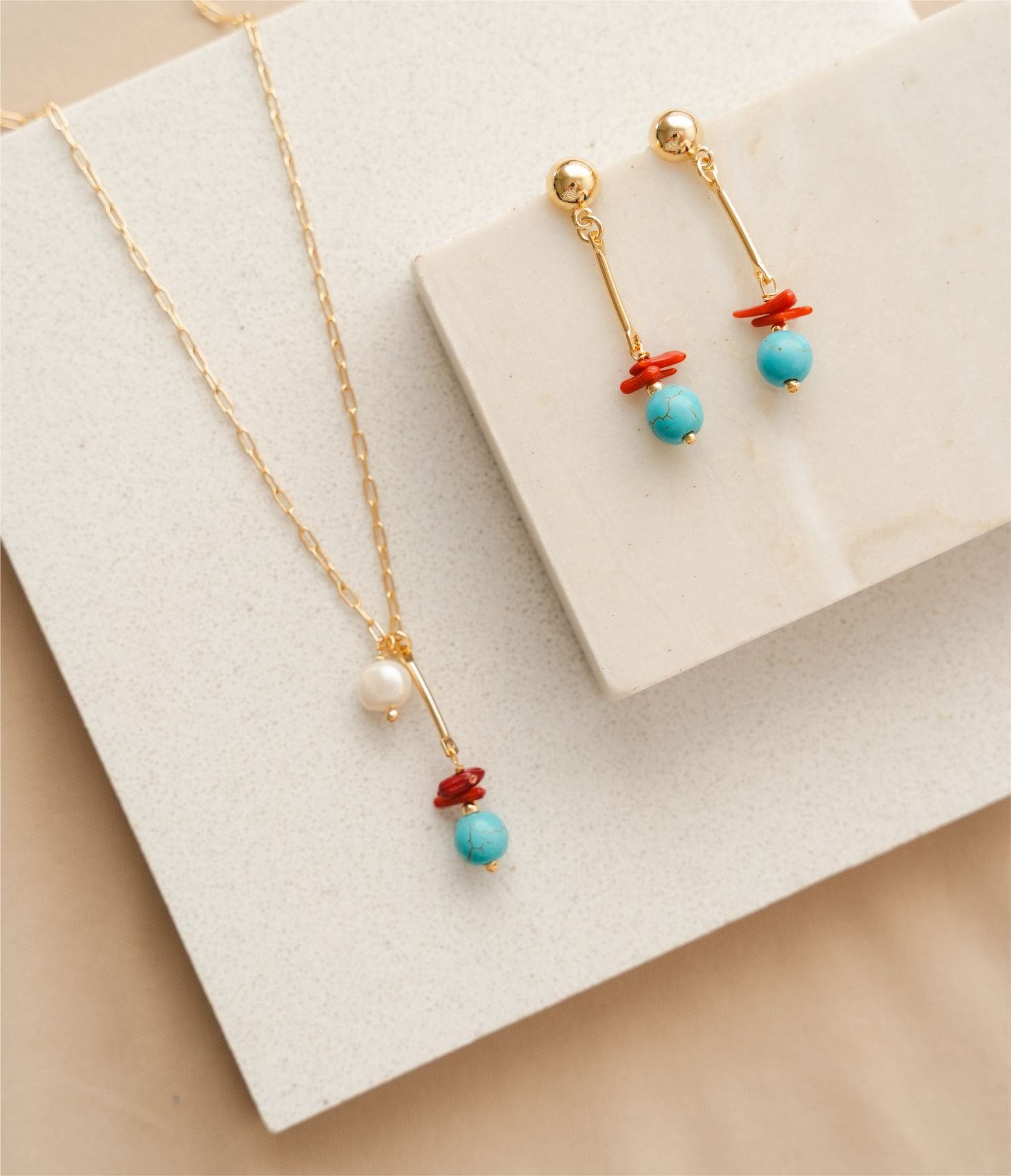 Brinco palito com banho de ouro 18k, turquesa e coral Ouro 3