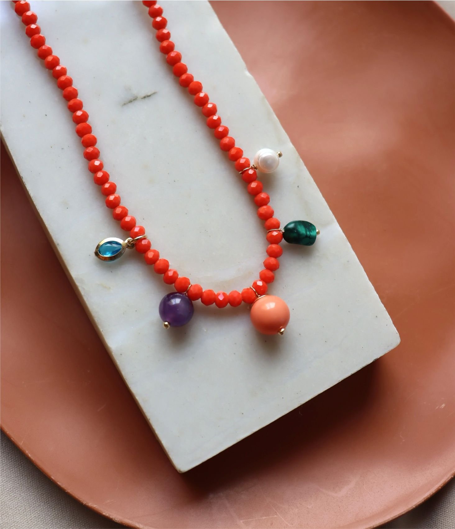 Colar Folia - cristal, ametista, malaquita, pérola e pérola shell Laranja 2