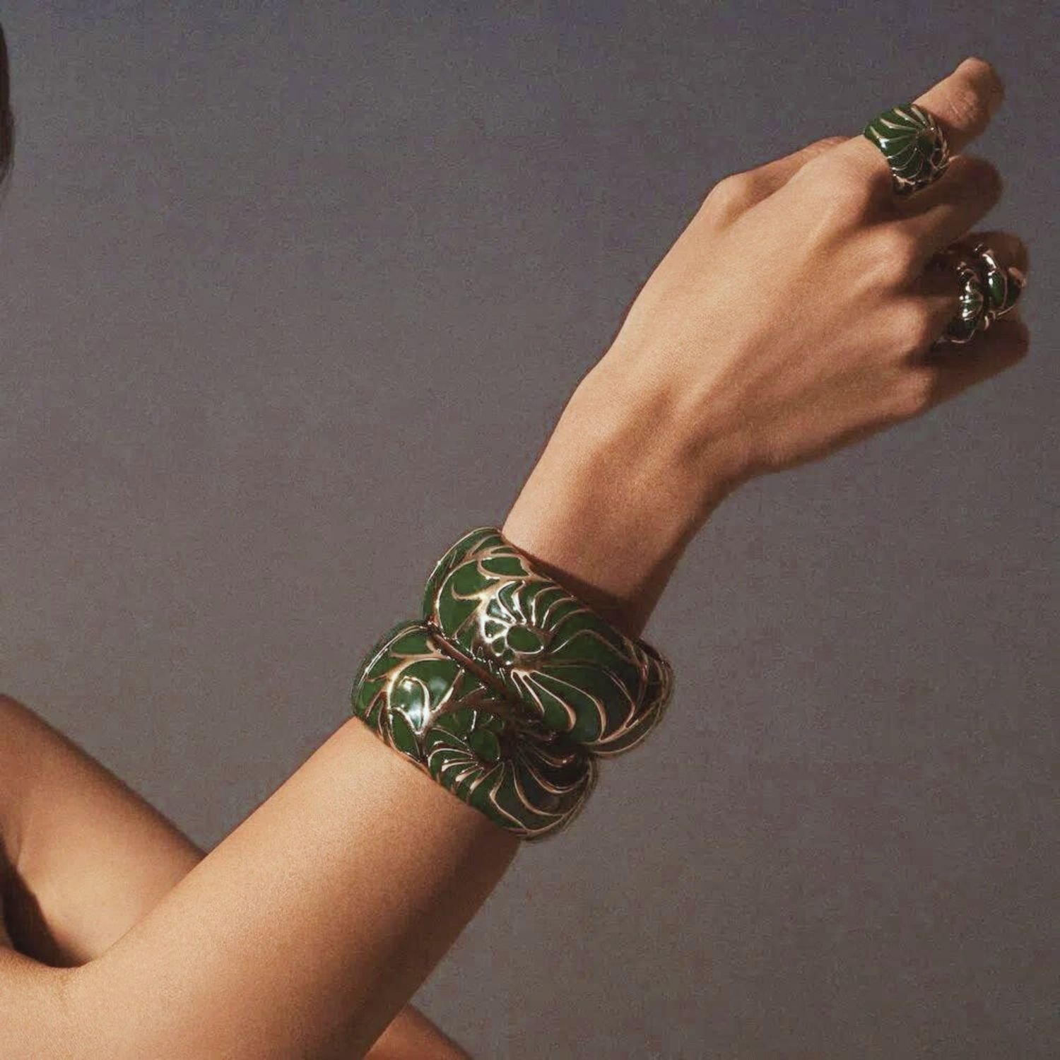 Bracelete Feminino Modern Green Dourado Banhado a Ouro 18k Elegante Presente Feminino Dourado/Verde 2