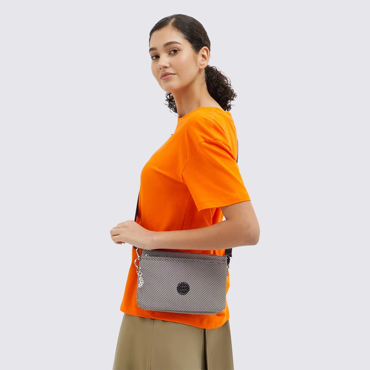 Bolsa Kipling Riri Estampado I80434SY Branco/Preto 7