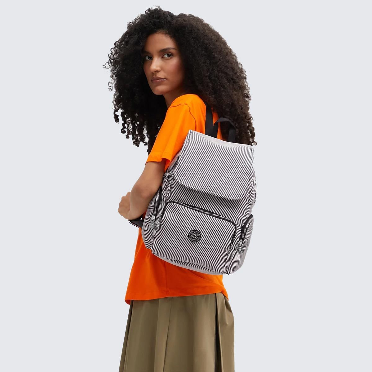 Mochila Kipling City Zip S Estampado I80294SY Preto/Branco 7